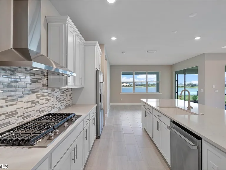 16056 Shoreline Dr — Photo 13