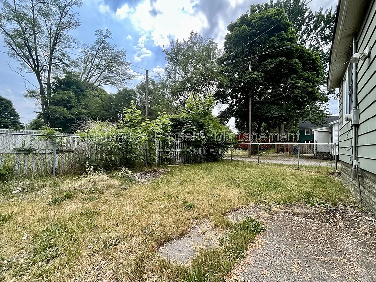 1126 Holt St — Photo 24