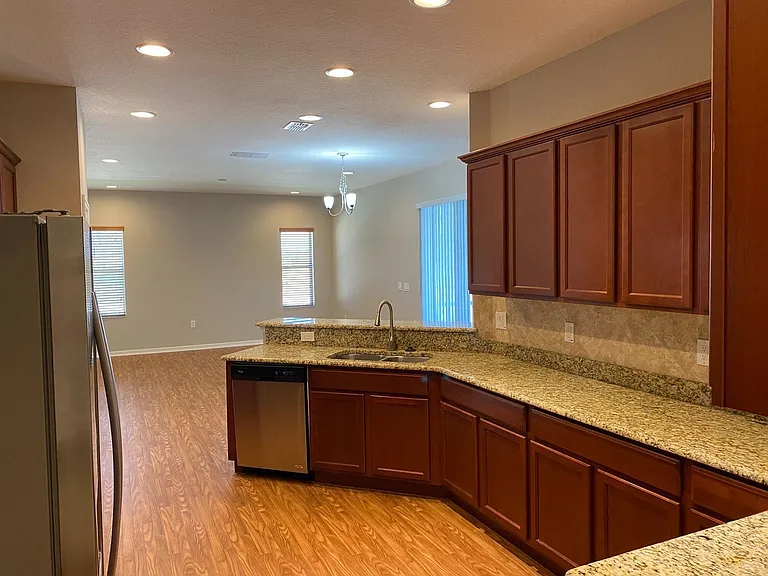 481 Pheasant Dr — Photo 7