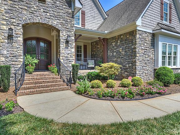 3rd image of 1027 Wessington Manor Ln