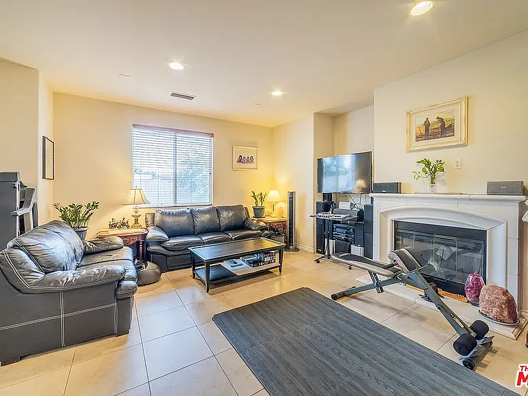 8332 Telegraph Rd — Photo 10