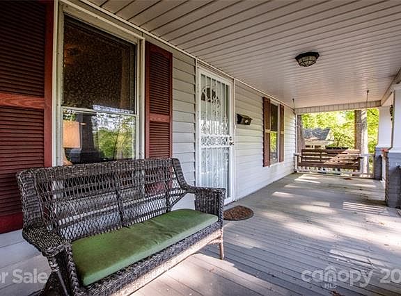 3rd image of 213 N Lackey St
