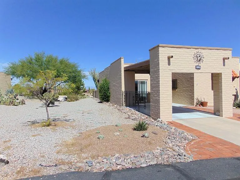 1098 W Camino Sagasta — Photo 2