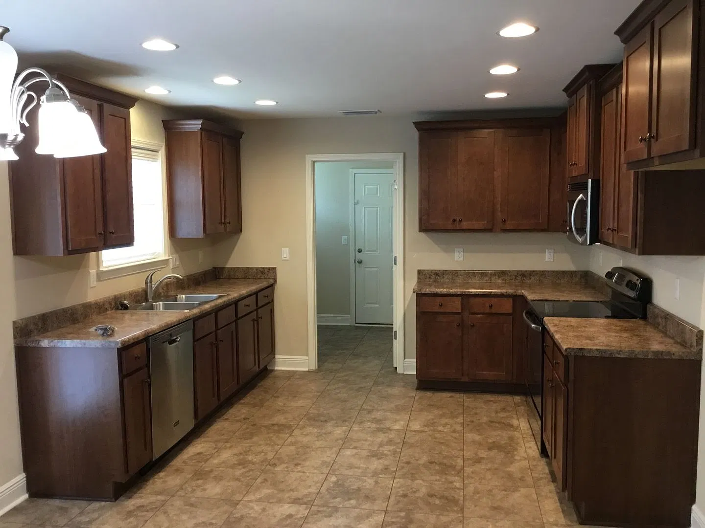 Move In Ready — Photo 4