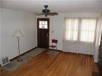3rd image of 142 N Drury Ave
