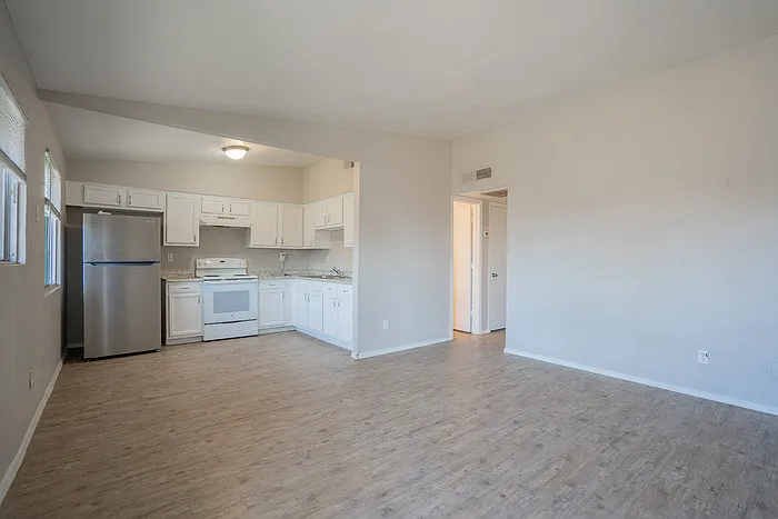 2 bed, 1.0 bath, 708 sqft, $1,095 — Photo 3