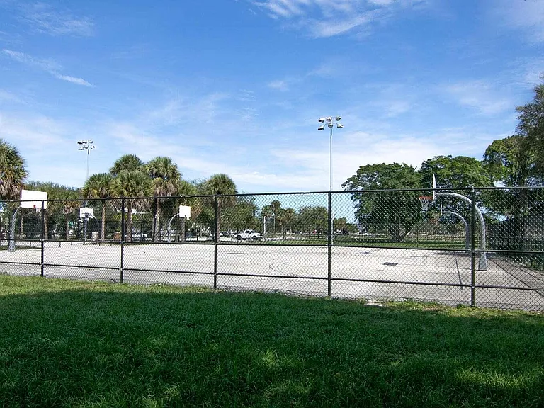 3240 Lake Osborne Dr #208 — Photo 21
