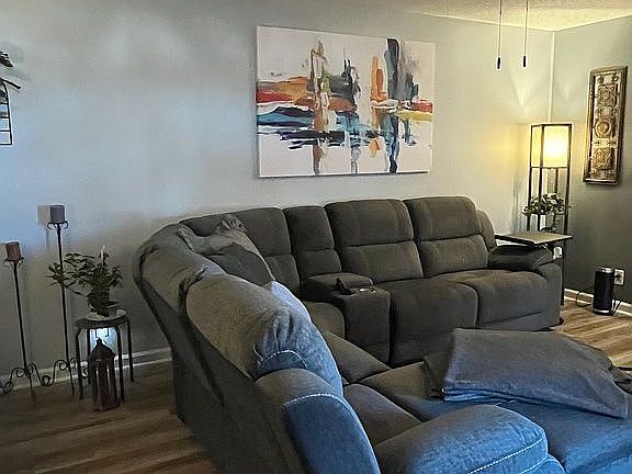 5th image of 237 Millstone Cir