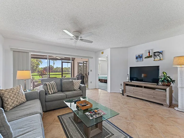 Palm Ave — Photo 12