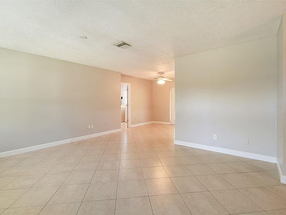 3rd image of 332 NE Cullman Court