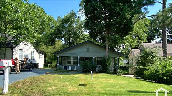 2nd image of 1333 Lyle Ave