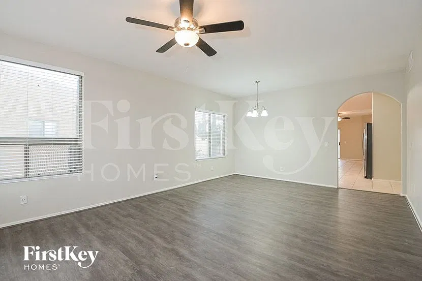 4 bed, 2.0 bath, 1840 sqft, $2,360 — Photo 2