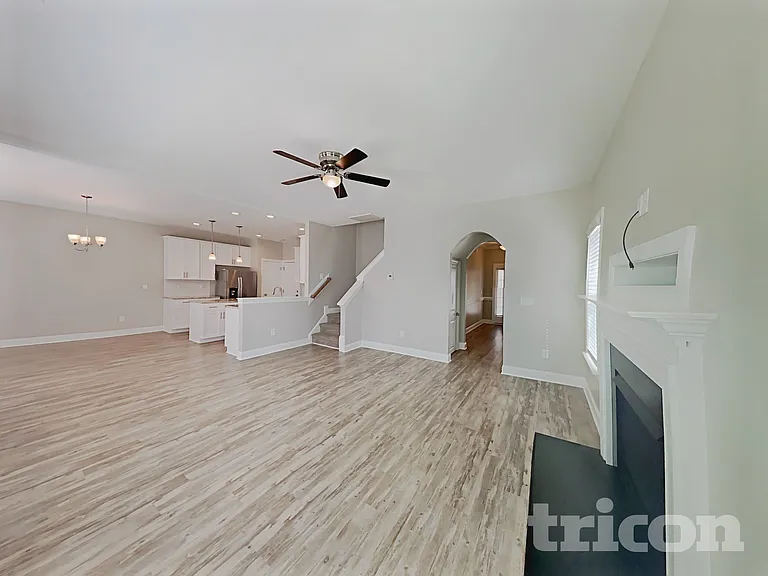 834 Lakemont Dr — Photo 3