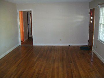 http://www.propertyboss.net/CustomerImages/SWEYER_71385/media/Properties/506%20Long%20Leaf%20Acres%20Drive/zsmall_506%20Logn%20Leaf%20Acres%20Dr%20014.jpg
