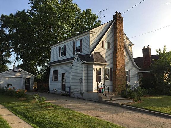 3rd image of 1026 Beechwood St NE