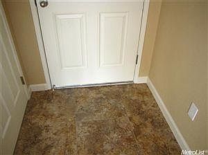 3rd image of 470 Essex Ct