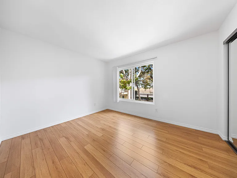 Los Patos Apartments — Photo 23