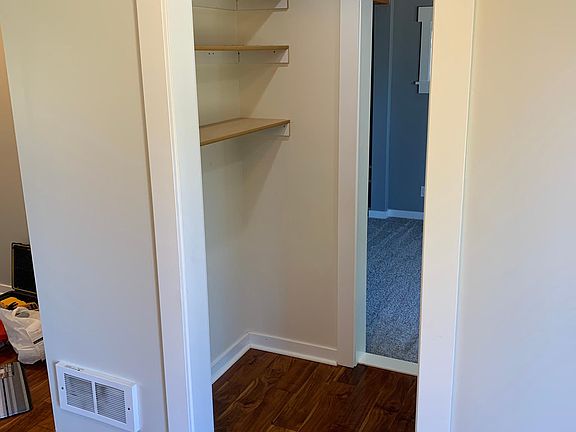 Pantry/Laundry