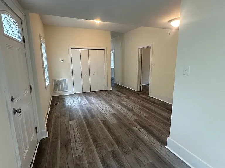 718 Queen St — Photo 18