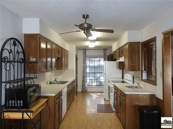 3rd image of 107 Suzanne Ln