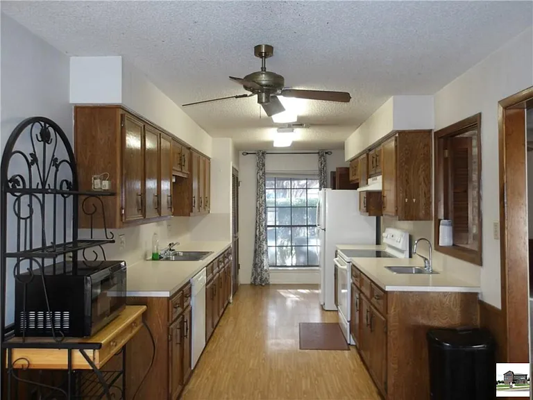 107 Suzanne Ln — Photo 3