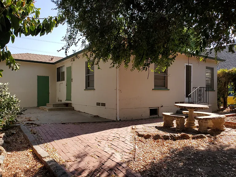 3414 N Mountain View Dr — Photo 13
