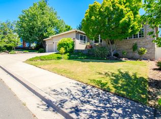 5664 Cherry Ln, Medford, OR 97504