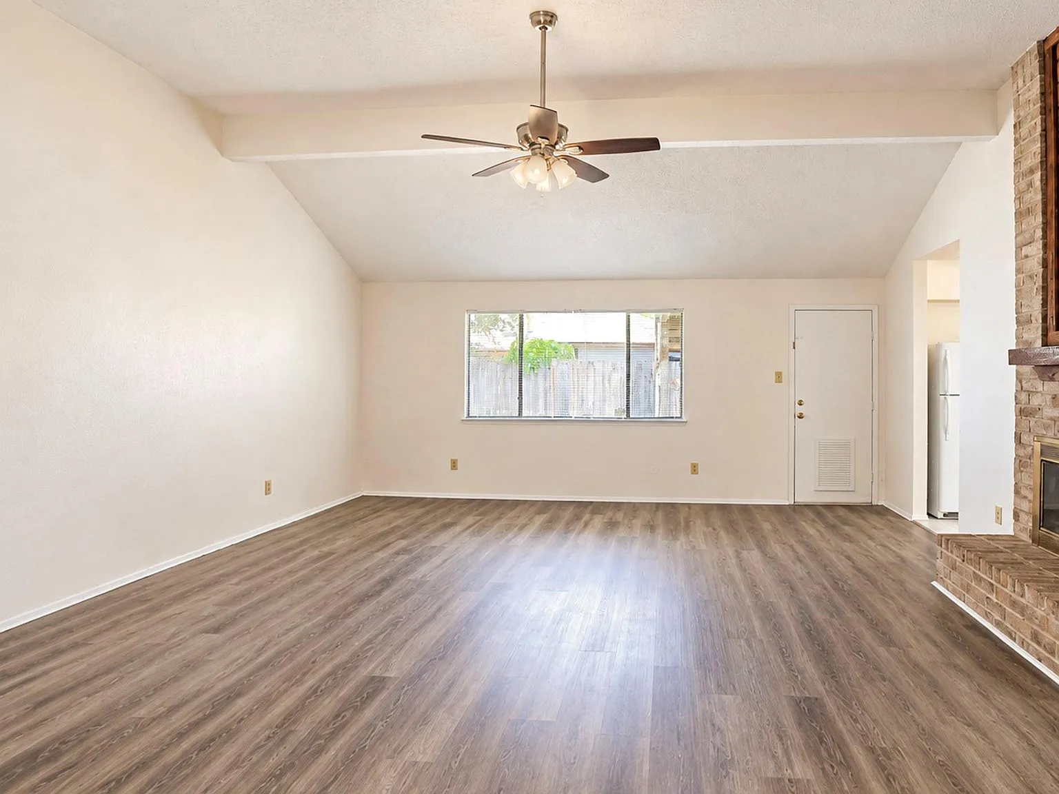 3 bed, 2.0 bath, 1670 sqft, $1,900 — Photo 4