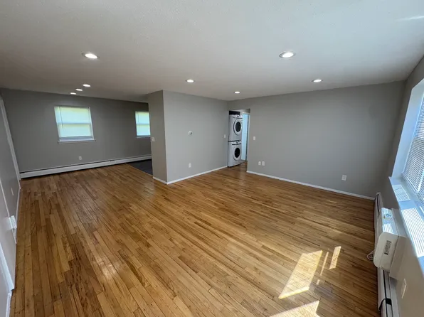 50 Mountain Laurel Dr, Wethersfield, CT 06109