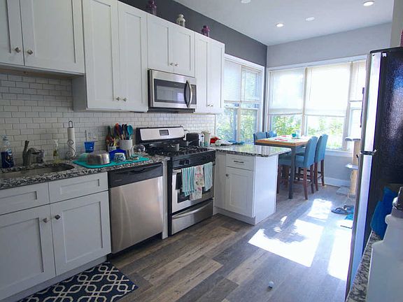 5th image of 3146 N Southport Ave #2
