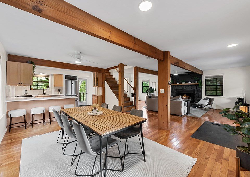 28th image of 100 Lakeview Dr