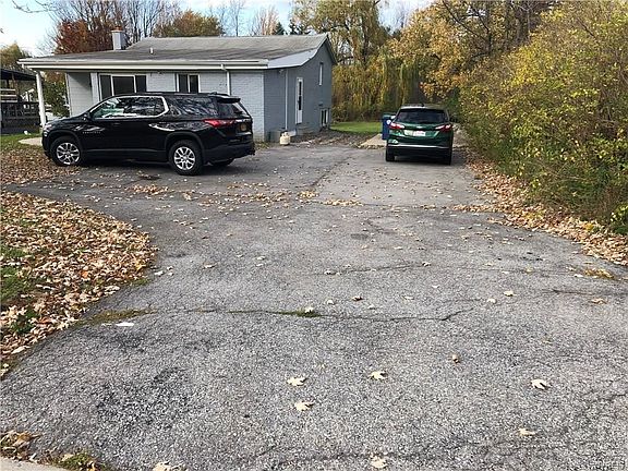 3rd image of 5860 Sheridan Dr