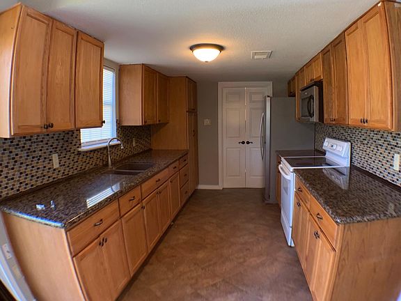 3rd image of 19 Humber Ct