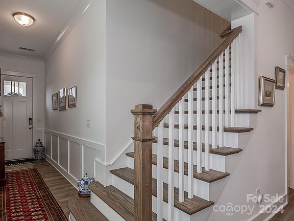 4th image of 4706 Blanchard Way