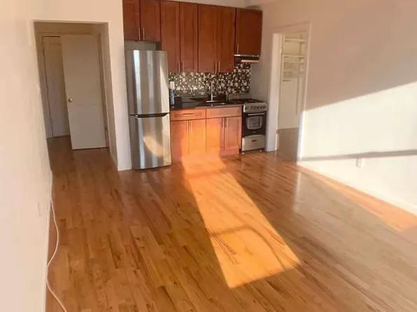 128 Fort Washington Avenue image 1 of 5