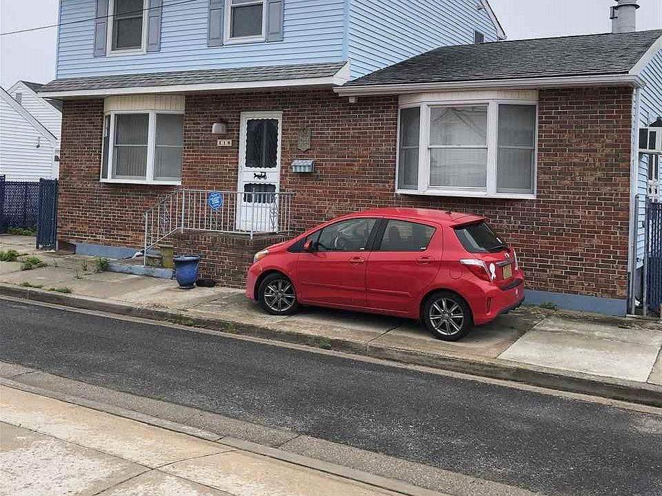 2nd image of 410 Ridgeway Rd