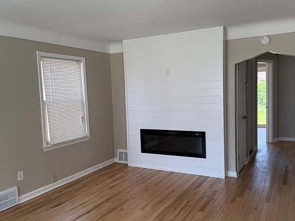 3rd image of 24800 SW Cherry St