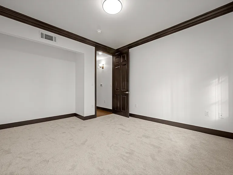 1138 Glenville Dr — Photo 19