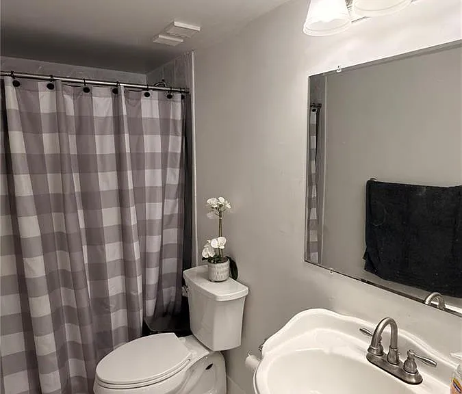 110 Lake Emerald Dr #107 — Photo 9