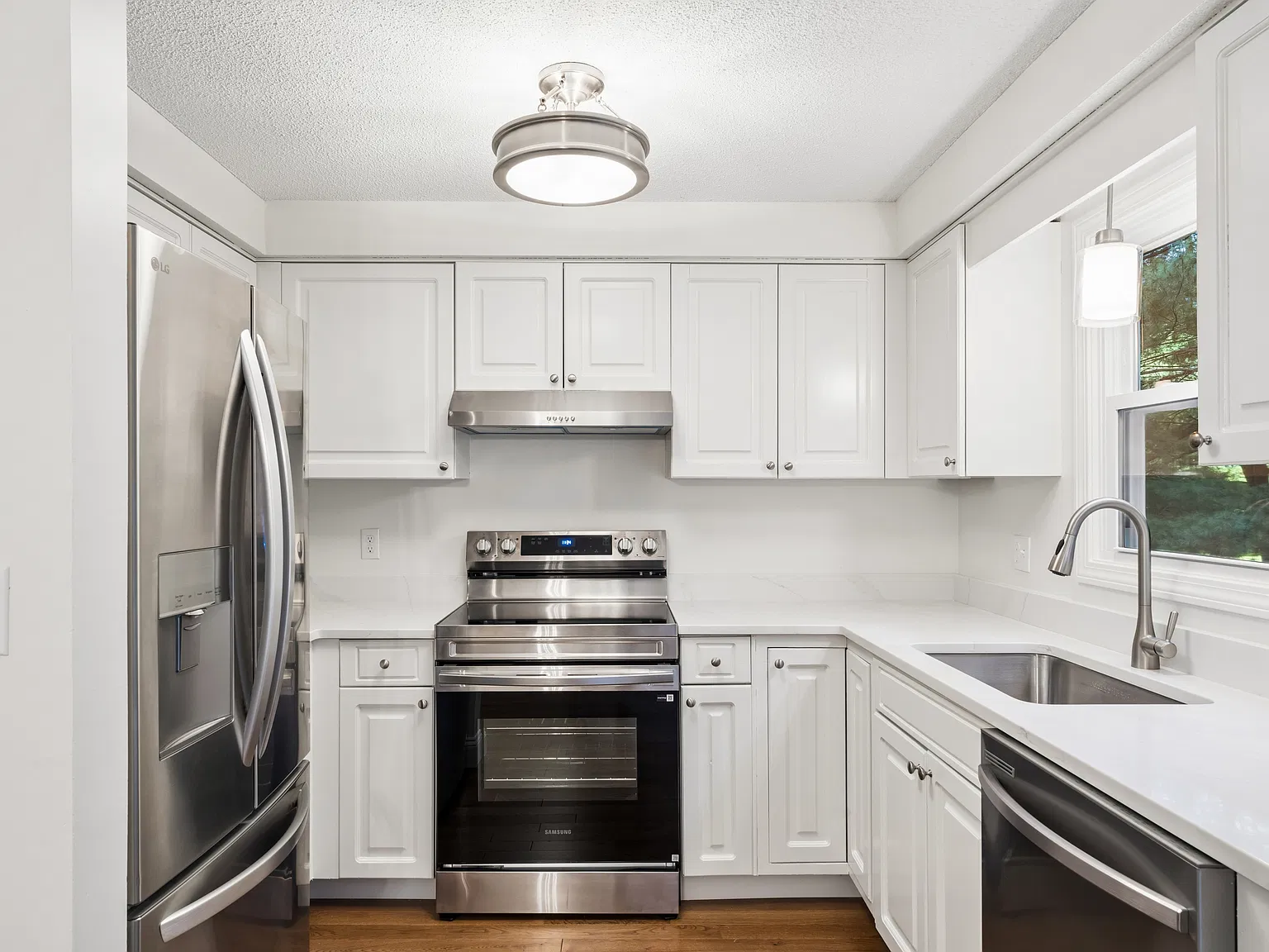 2 bed, 1.5 bath, 1052 sqft, $2,500 — Photo 4
