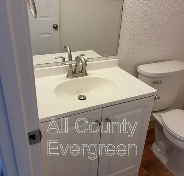 216 Chicago Blvd S #C — Photo 5