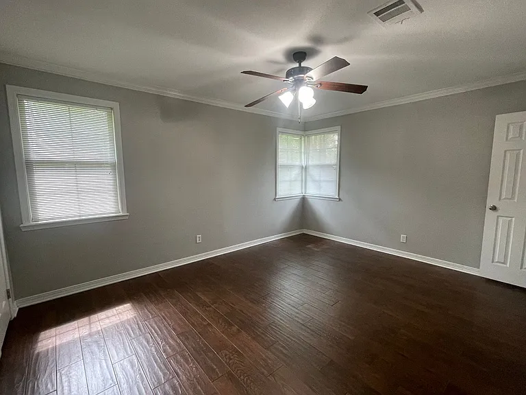 2033 Horton Ave — Photo 6