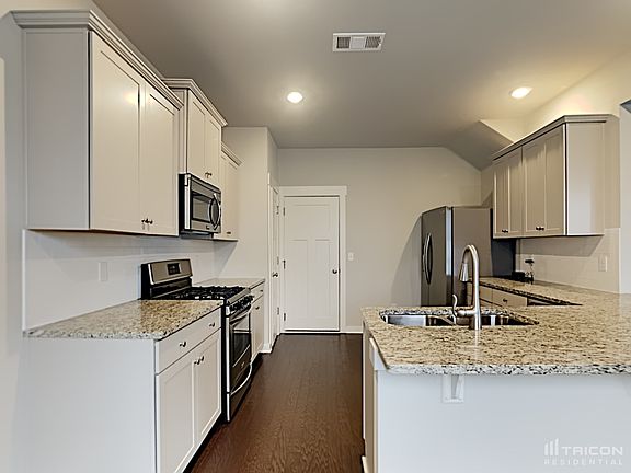 5th image of 4938 Kingdom Dr