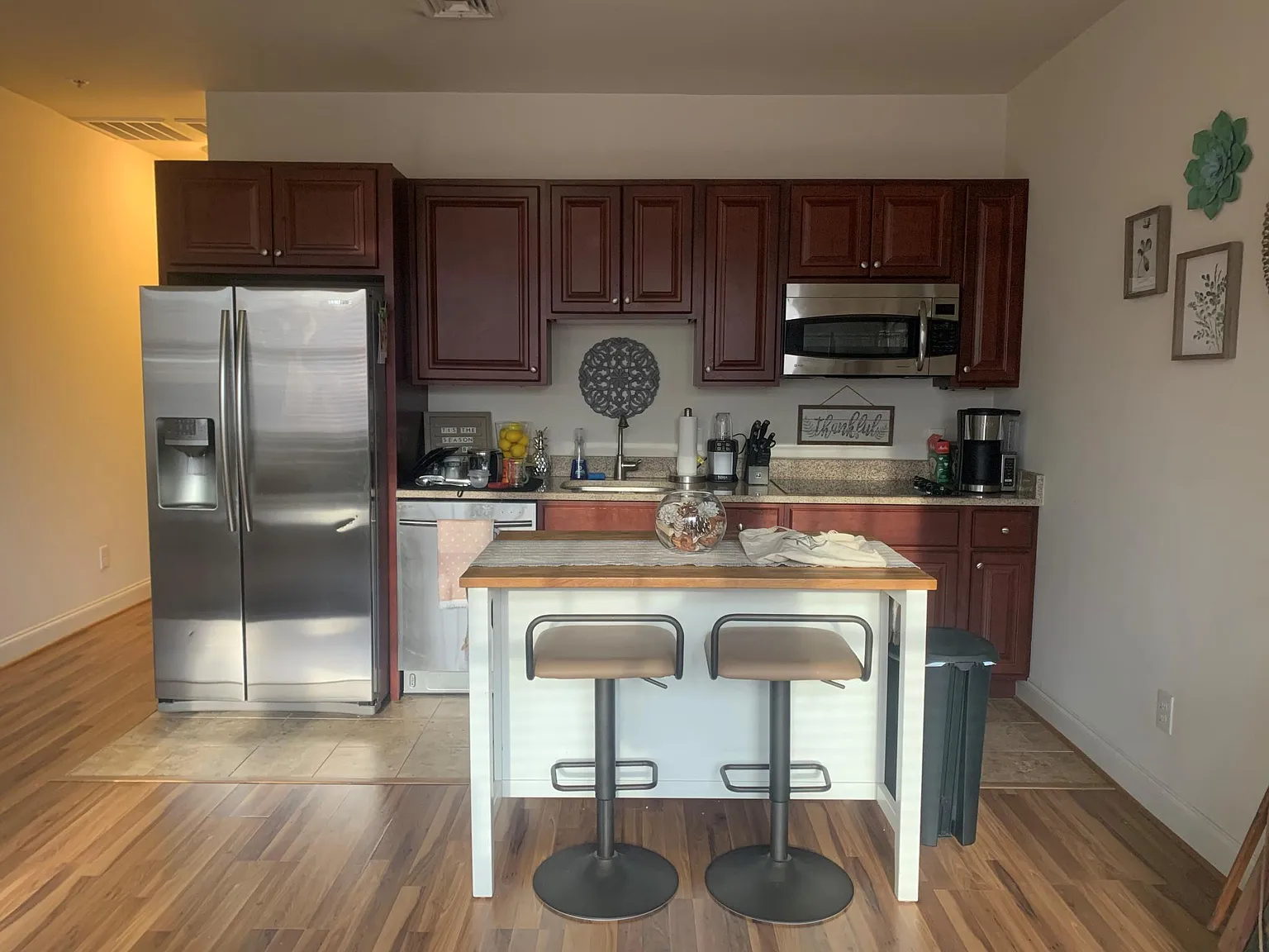 1 bed, 838 sqft, $1,700 — Photo 2