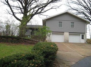 932 Meadowview Ln, Fulton, IL 61252