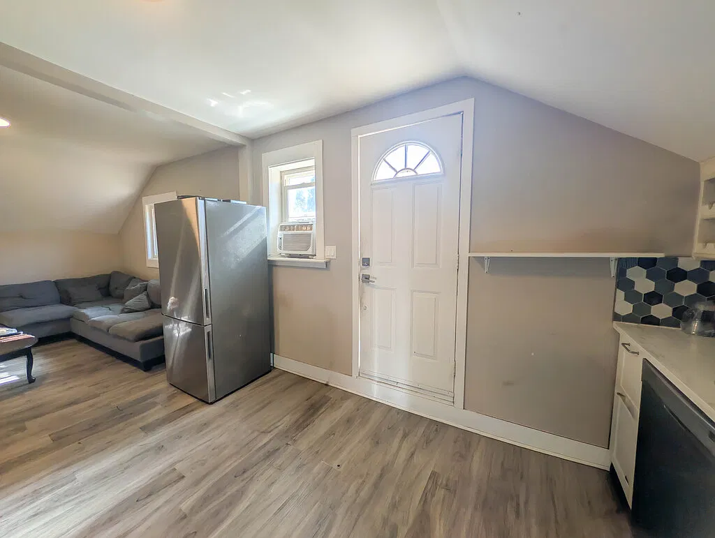32 Garnet Street - 2 — Photo 3