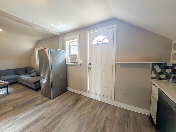 3rd image of 32 Garnet St #2