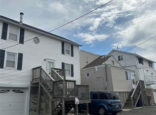 864 S Walnut St, Lindenhurst, NY 11757