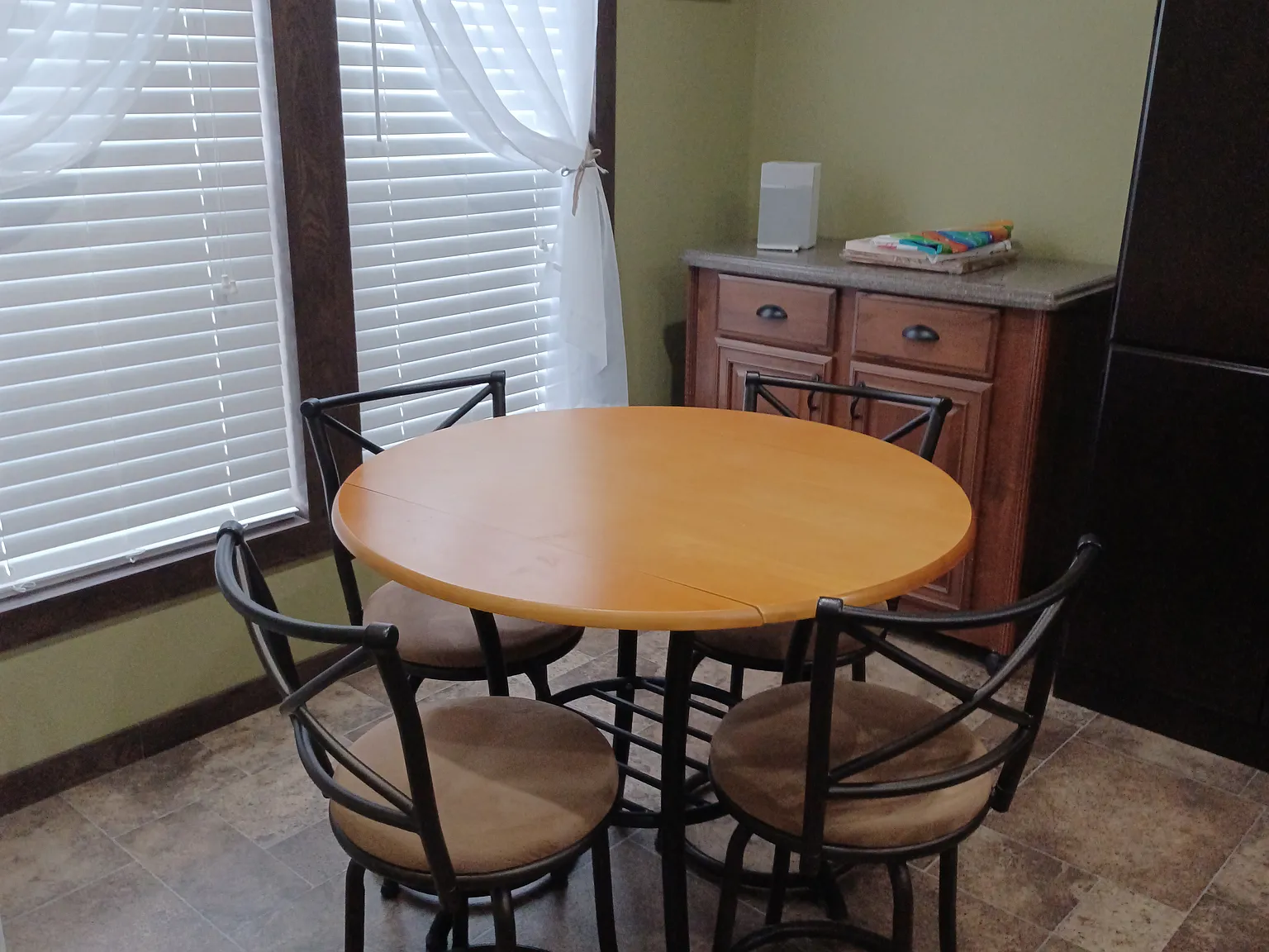 2 bed, 1000 sqft, $1,800 — Photo 4