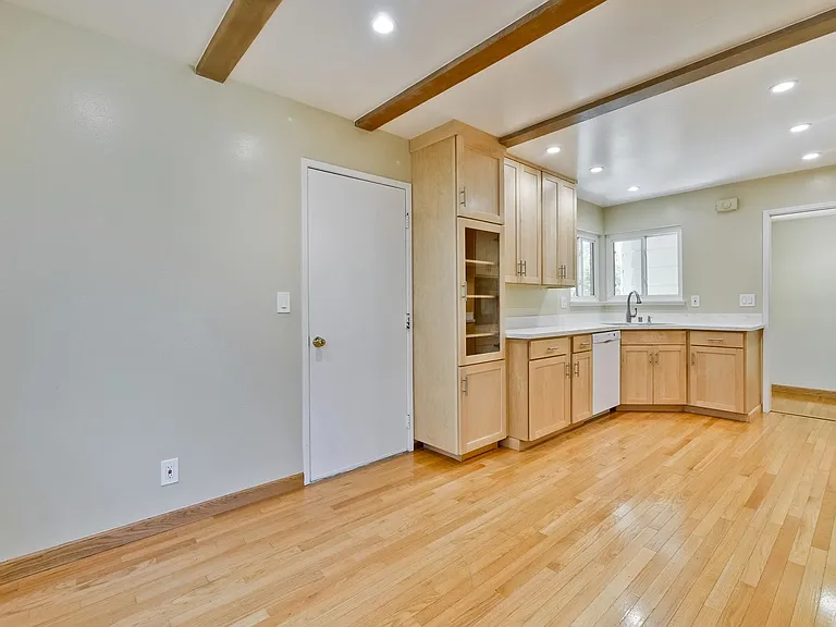 1084 Bluebird Ave — Photo 12